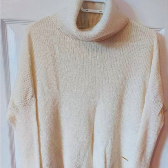 Abercrombie & Fitch knitted turtle neck😍 - Picture 2 of 4